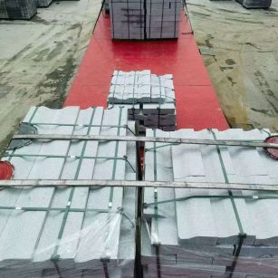 内蒙古 芝麻白仿形加直形路沿石出货日常