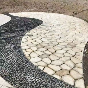 内蒙古 黄金麻冰裂纹地铺石工地铺装案例