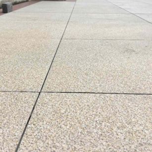 内蒙古 黄金麻花岗岩石板材荔枝面地面铺装效果