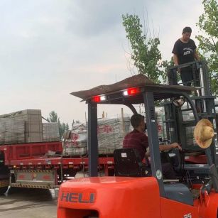 内蒙古 黄金麻冰裂纹，地铺石装车