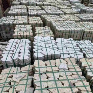 内蒙古 黄金麻白麻花岗岩荔枝面地铺石(冰裂纹)