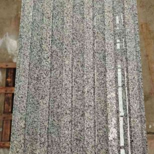 内蒙古 芝麻白花岗岩荔枝面雕刻盲道，盲条