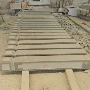 内蒙古 芝麻白异形加工雕刻-栏杆大柱，方柱