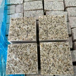 内蒙古 黄金麻花岗岩自然面小方块，弹石，马蹄石等