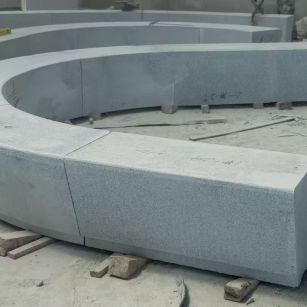 内蒙古 芝麻白花岗岩光面弧形坐凳