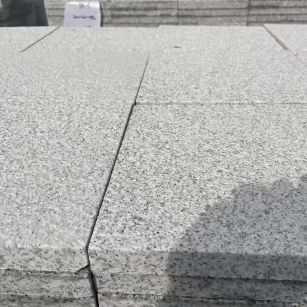 内蒙古 白麻花岗岩石材推荐 荔枝面地铺石