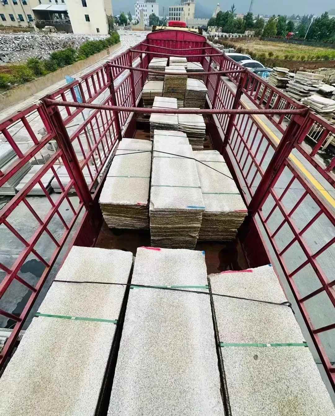 内蒙古 黄金麻花岗岩荔枝面，光面毛板装车完成