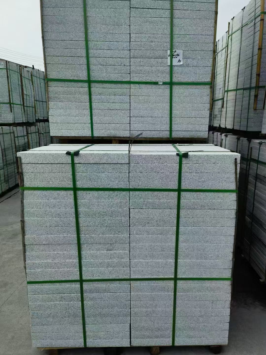 内蒙古 芝麻白火烧，园林广场市政工程地铺石，1.8~5.0厚均有现货