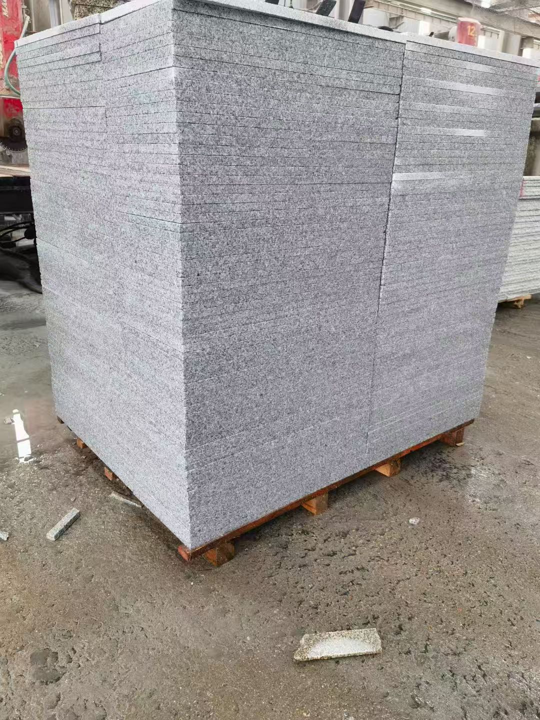 内蒙古 芝麻白火烧面1.8厚300*600地铺石，尺寸标准，厚薄均匀