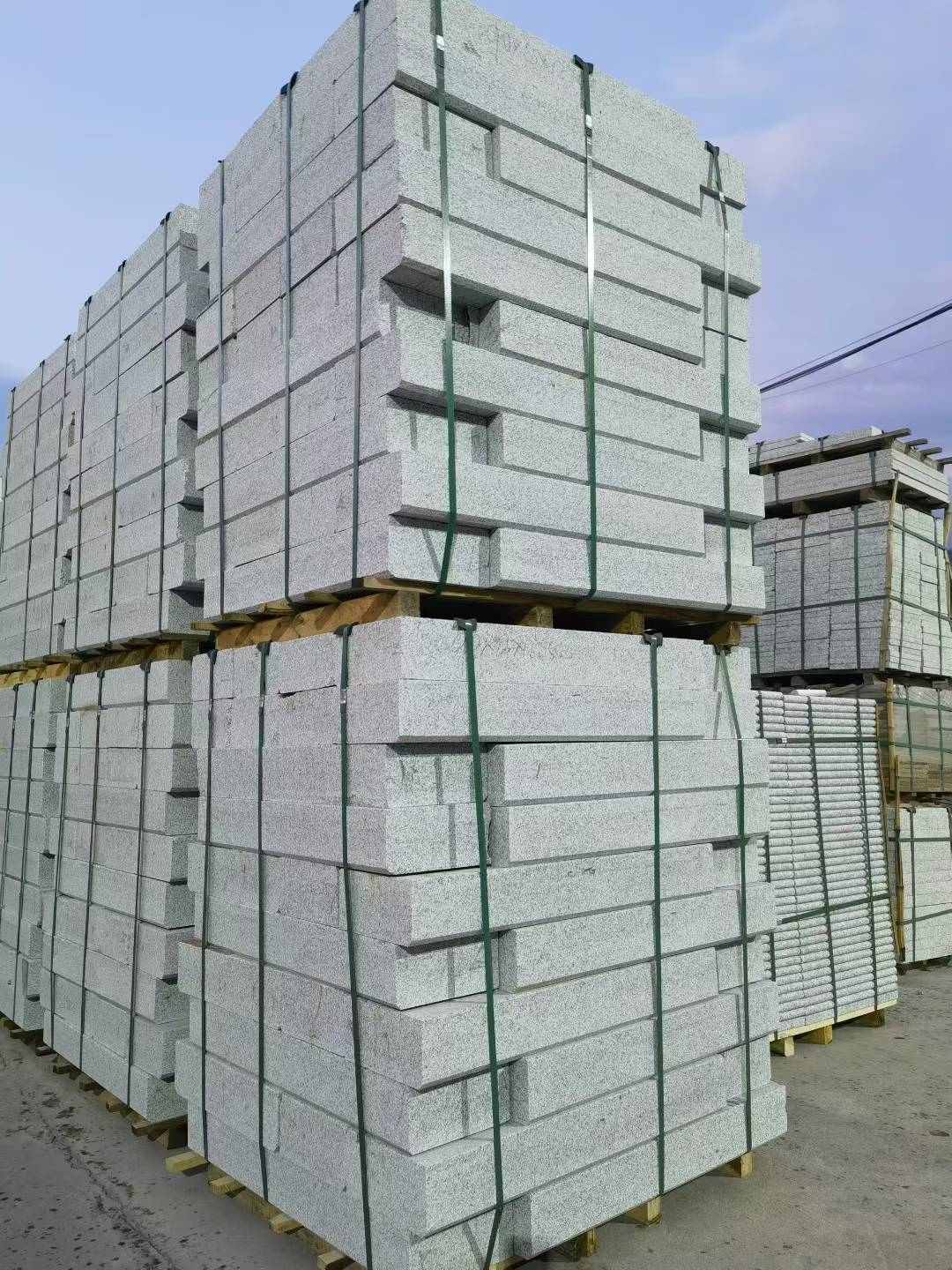 内蒙古 芝麻白花岗岩路沿石，路缘石，路肩石，道牙，立缘石，马路牙子，街沿石，侧石等