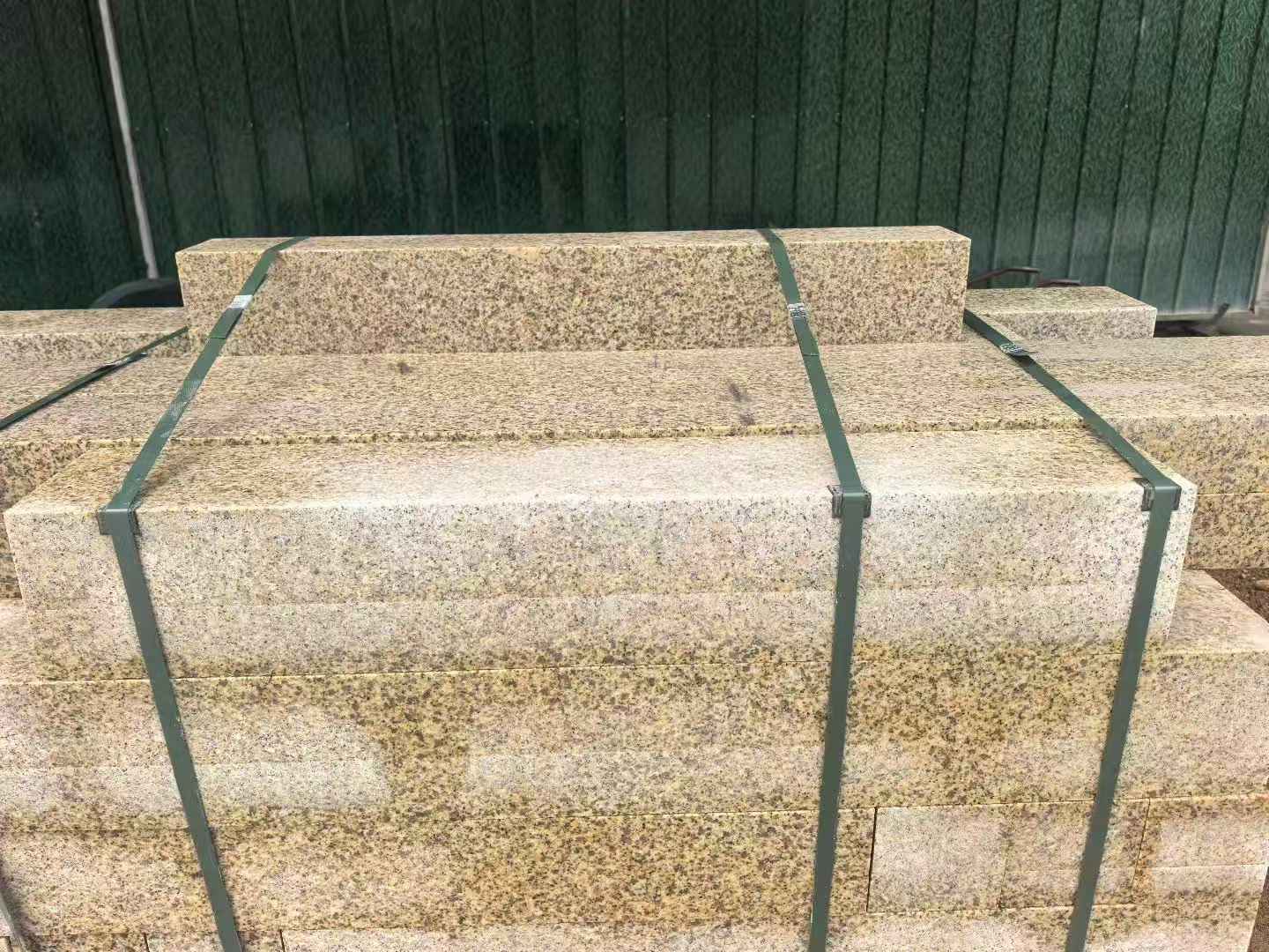 内蒙古 黄金麻花岗岩石材机切面栏杆料半成品