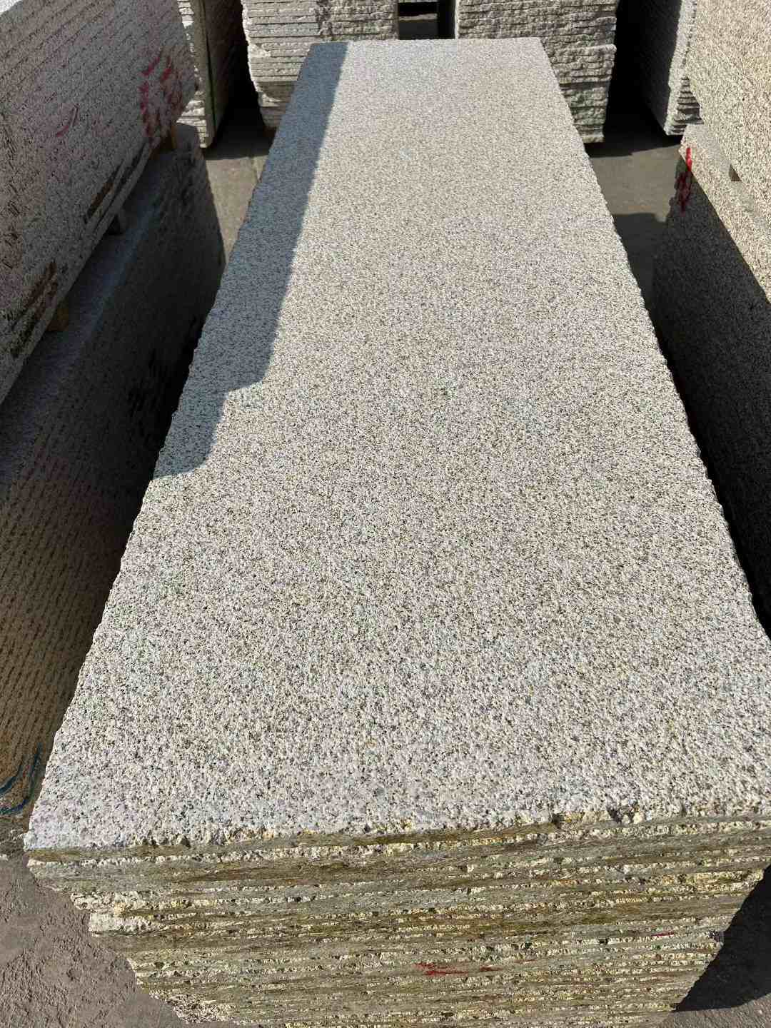 内蒙古 黄金麻花岗岩荔枝面毛板，半成品