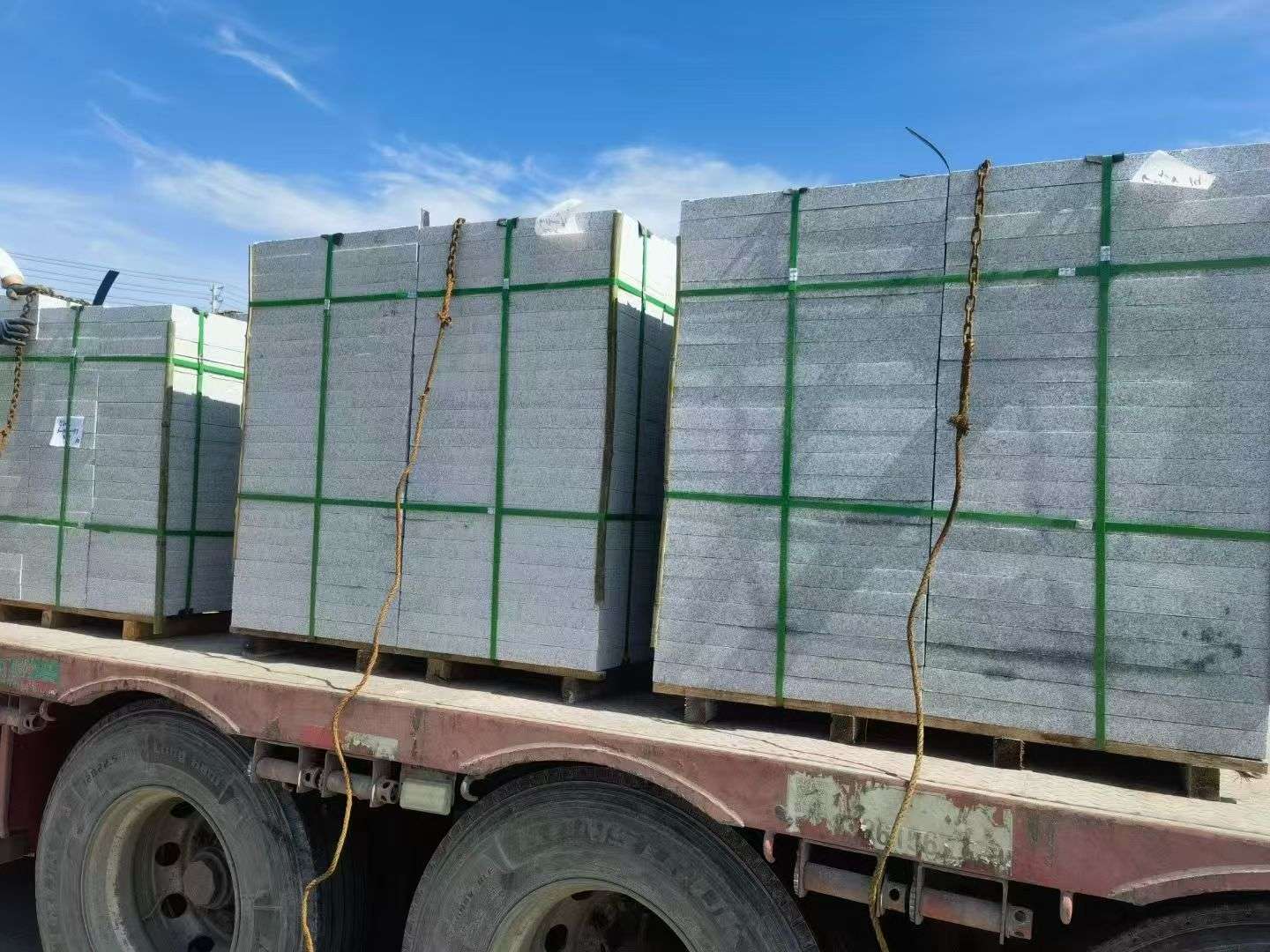 内蒙古 芝麻白花岗岩地铺石装车日常