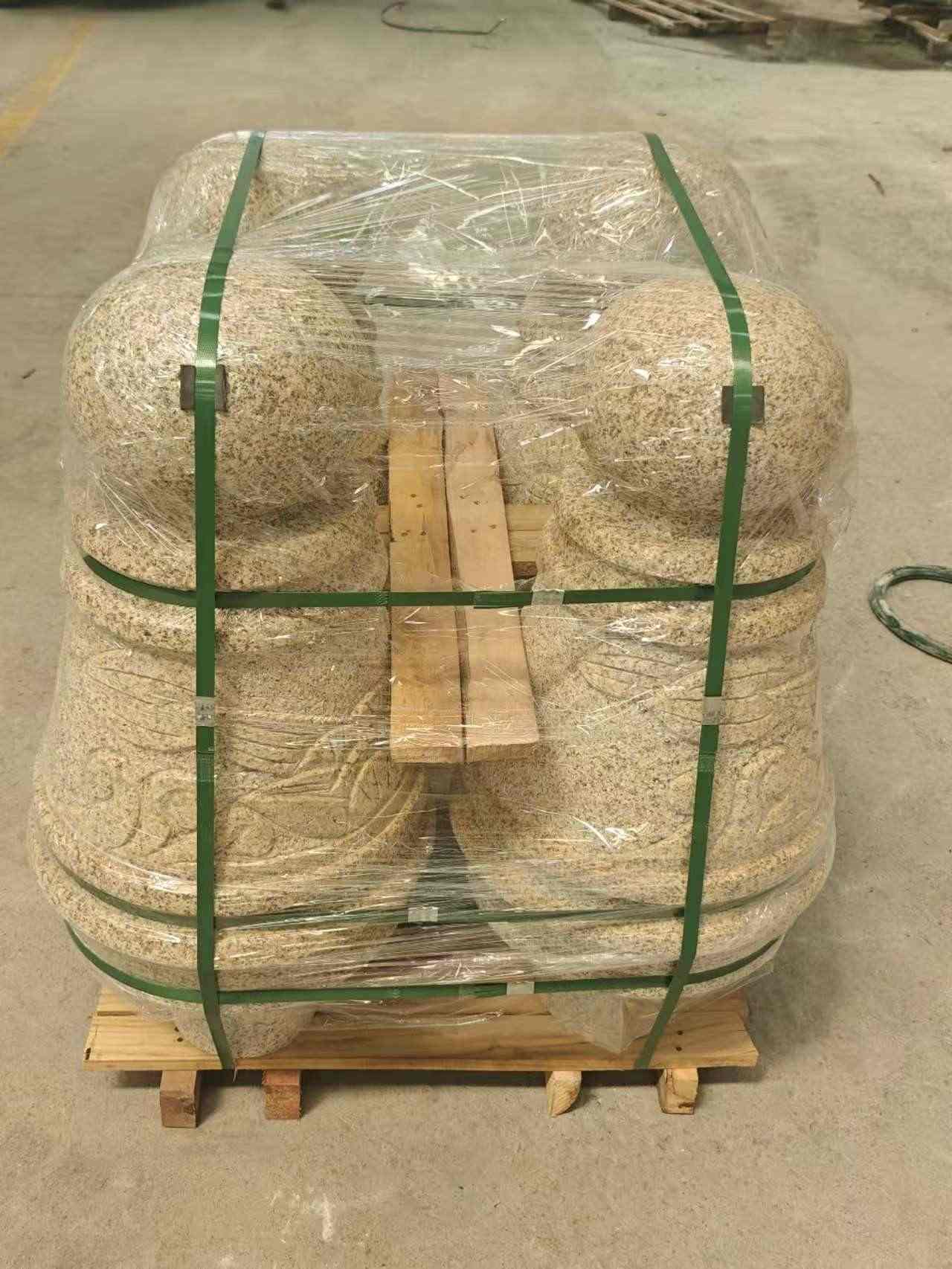 内蒙古 黄金麻异形定制雕花——棒棒糖挡车柱