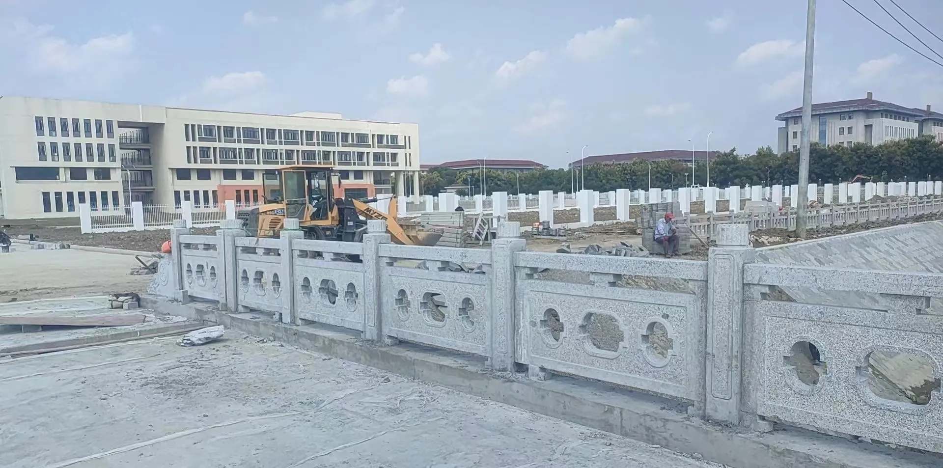 内蒙古 白麻花岗岩荔枝面河道栏杆