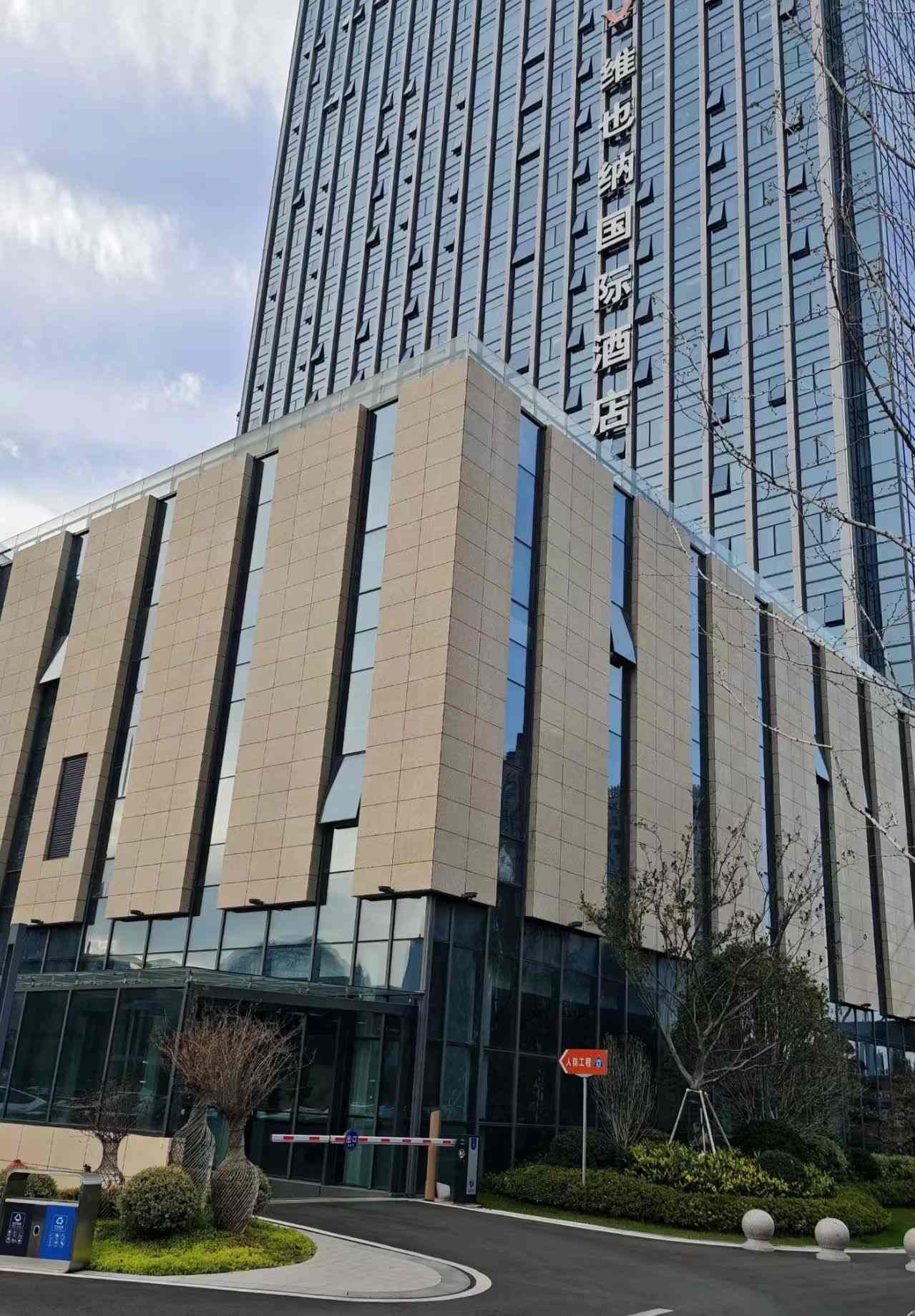 内蒙古 黄金麻花岗岩外墙干挂