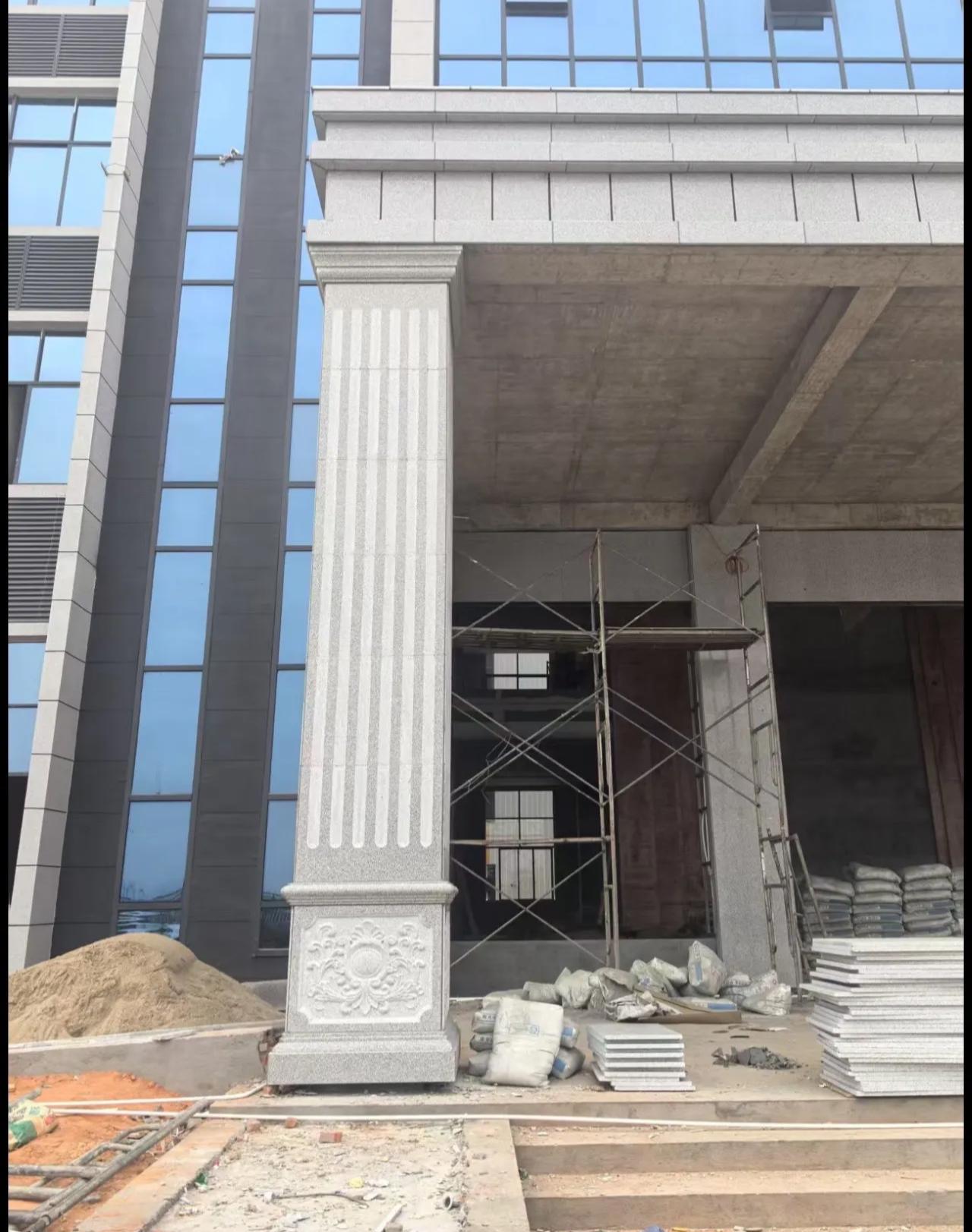 内蒙古 芝麻白光面花岗岩门楼大柱（罗马柱）配雕花底座