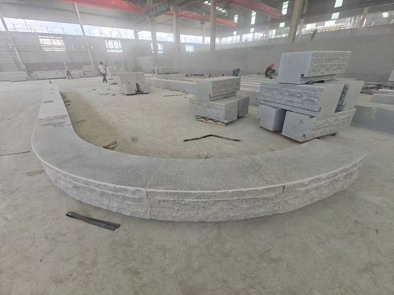 内蒙古 芝麻白异形坐凳，自然面光面弧形加工