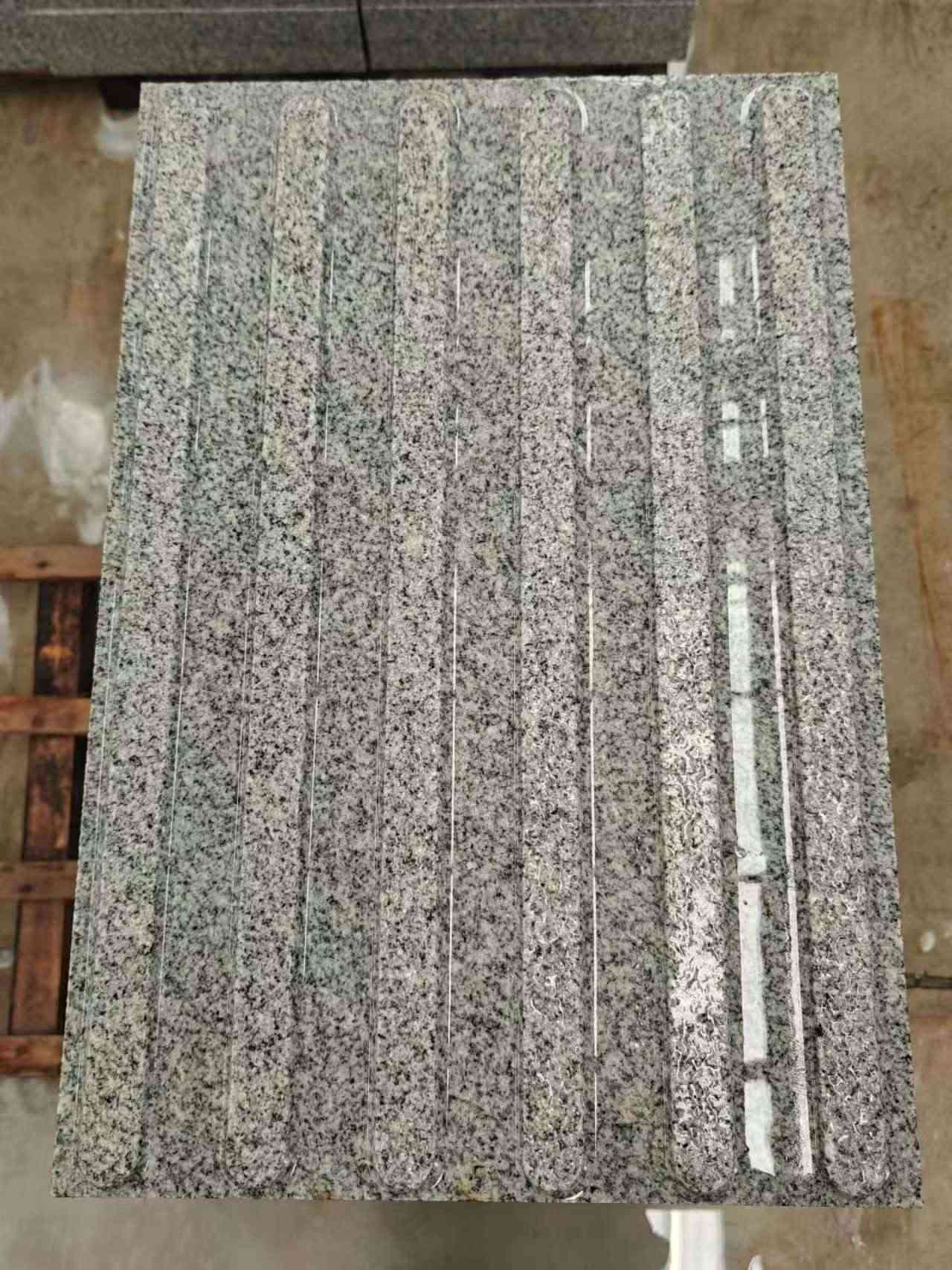 内蒙古 芝麻白花岗岩荔枝面雕刻盲道，盲条