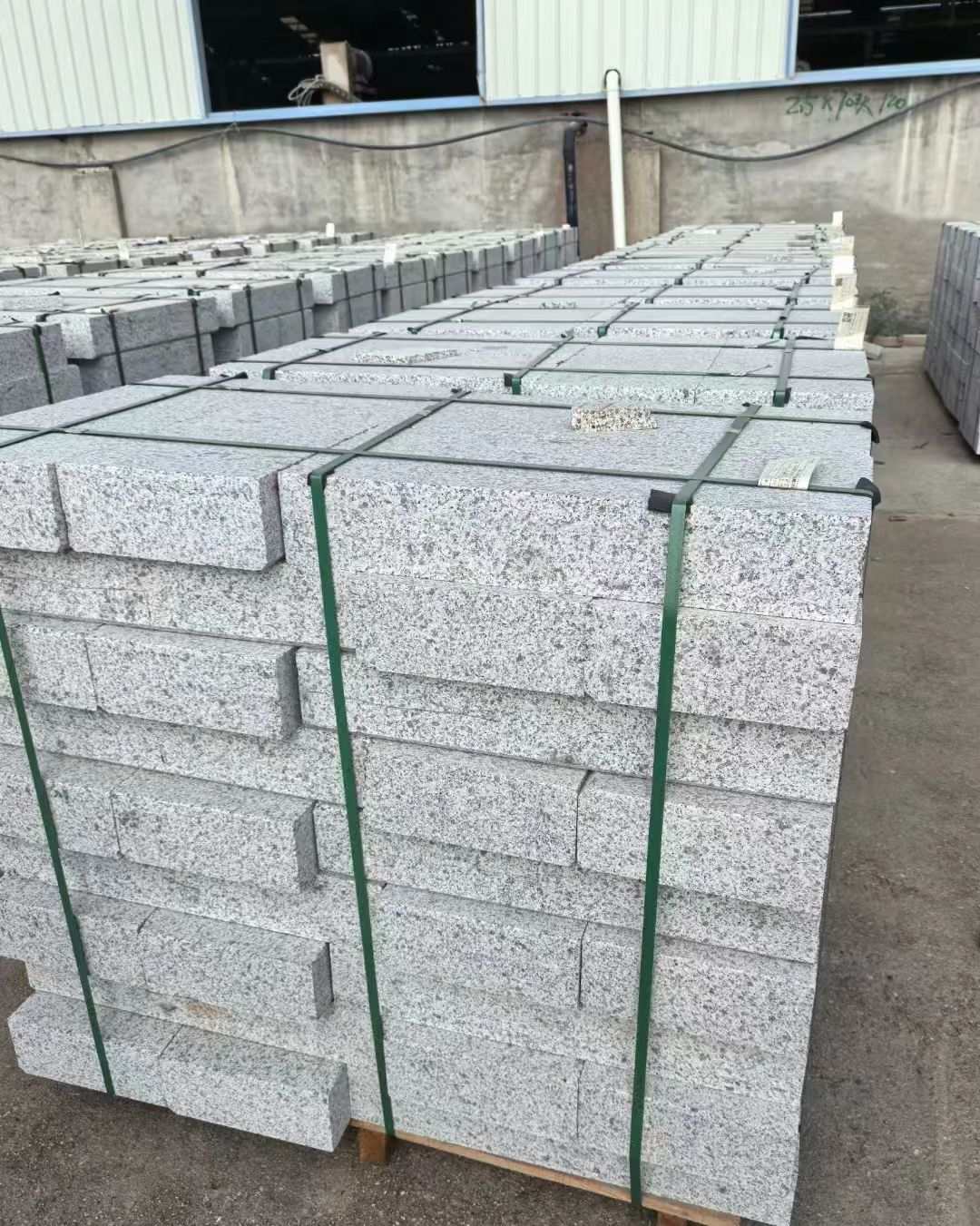 内蒙古 白麻花岗岩路沿石，弧形路沿石，道牙石，马路牙子，界石，路缘石，平沿石，直岩石，平缘石等