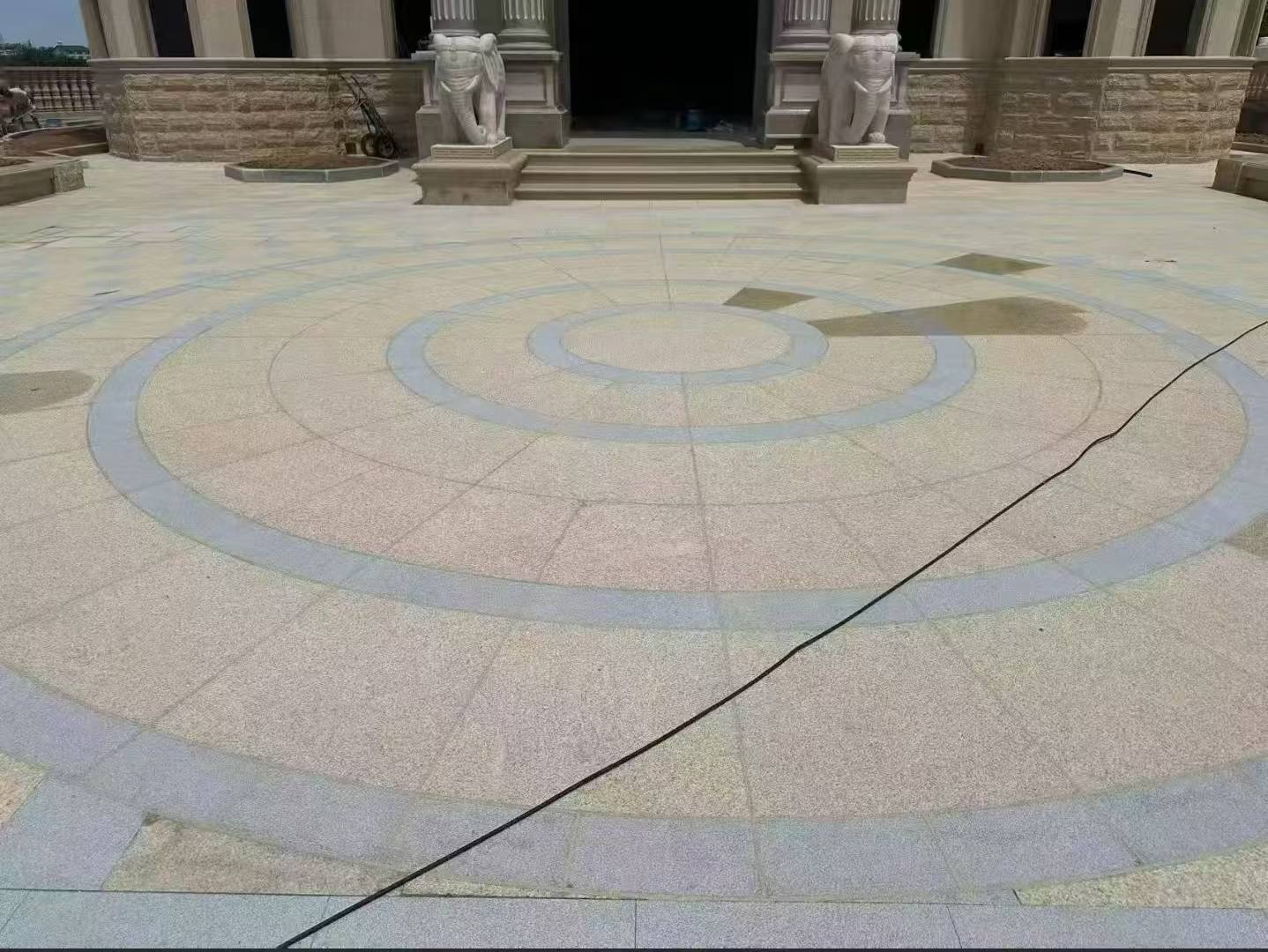 内蒙古 黄金麻芝麻灰花岗岩石材地铺拼接效果