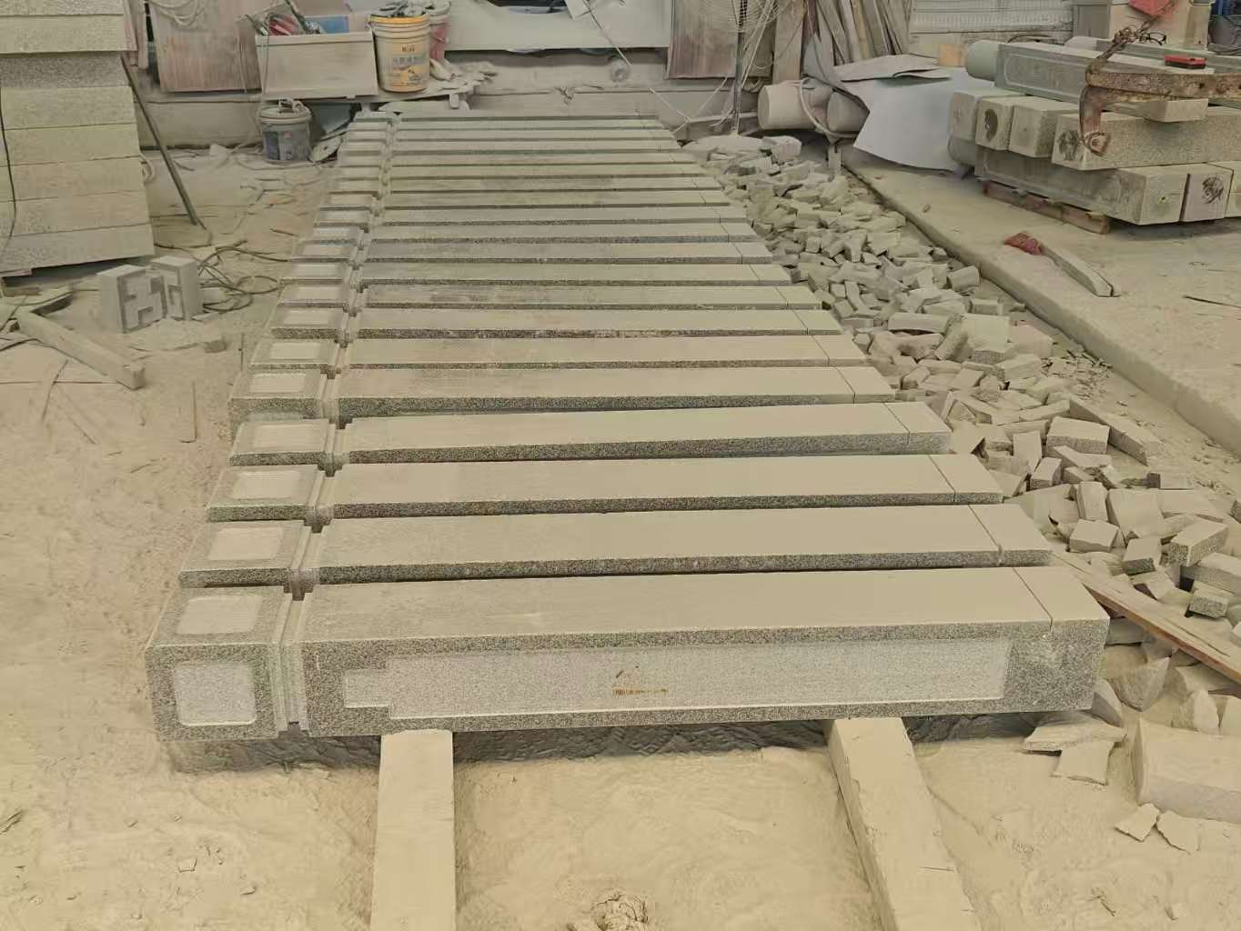 内蒙古 芝麻白异形加工雕刻-栏杆大柱，方柱