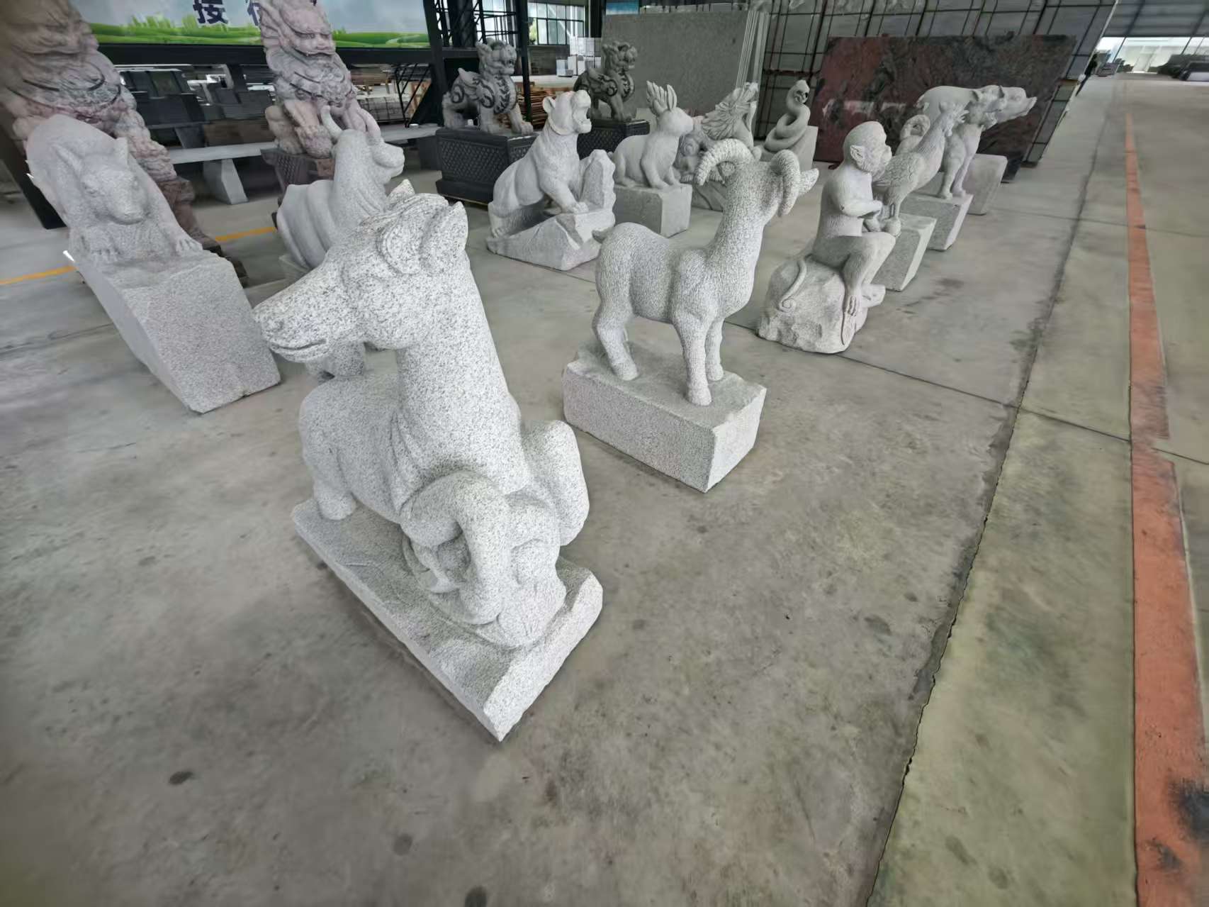 内蒙古 芝麻白花岗岩造型立体雕刻——十二生肖