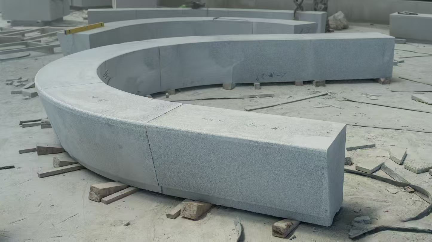 内蒙古 芝麻白花岗岩光面弧形坐凳