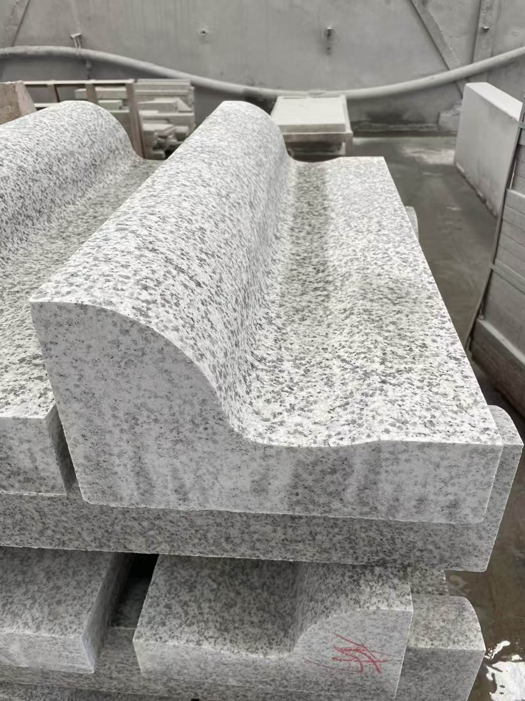 内蒙古 白麻花岗岩S型路沿石，路侧石，马路牙子等