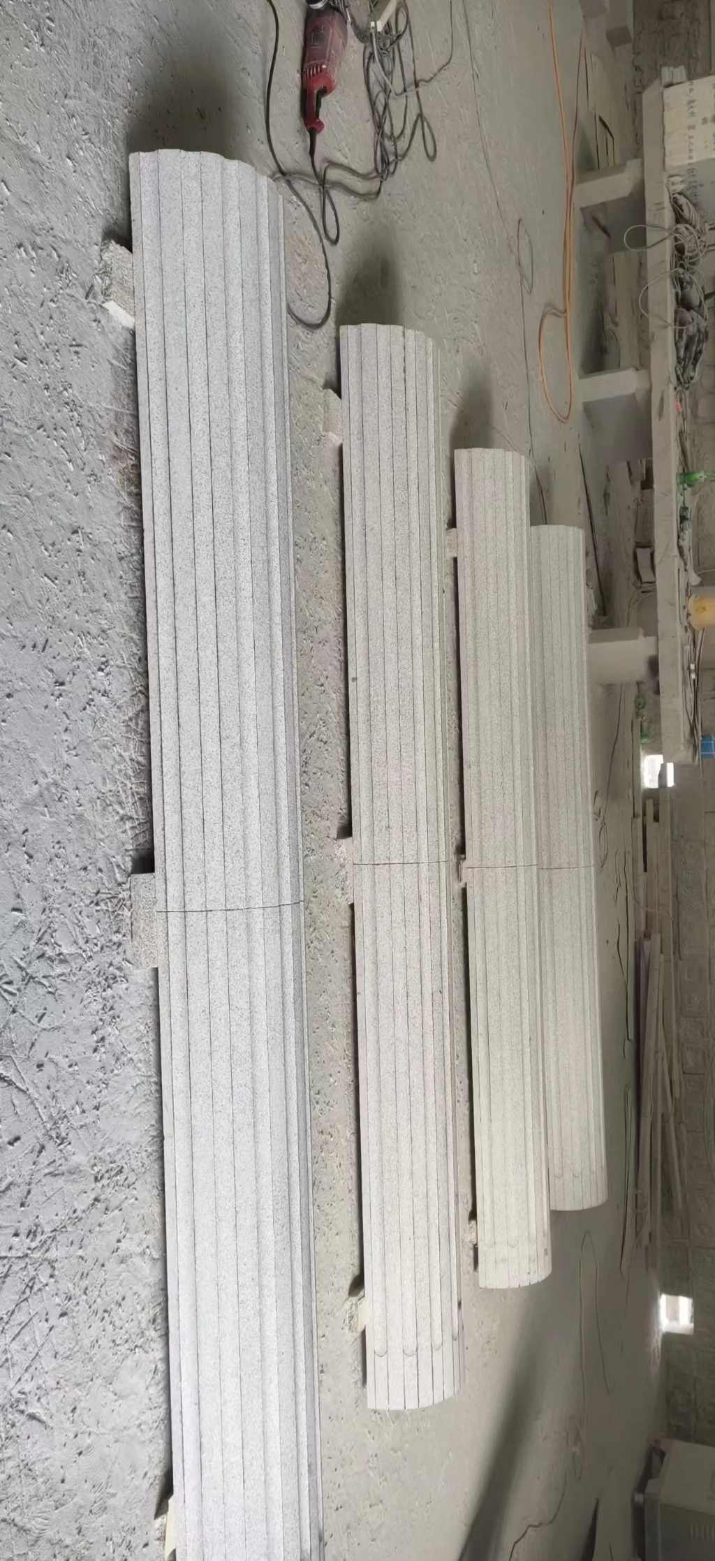 内蒙古 花岗岩厂家带你看白麻花岗岩门楼大柱柱皮