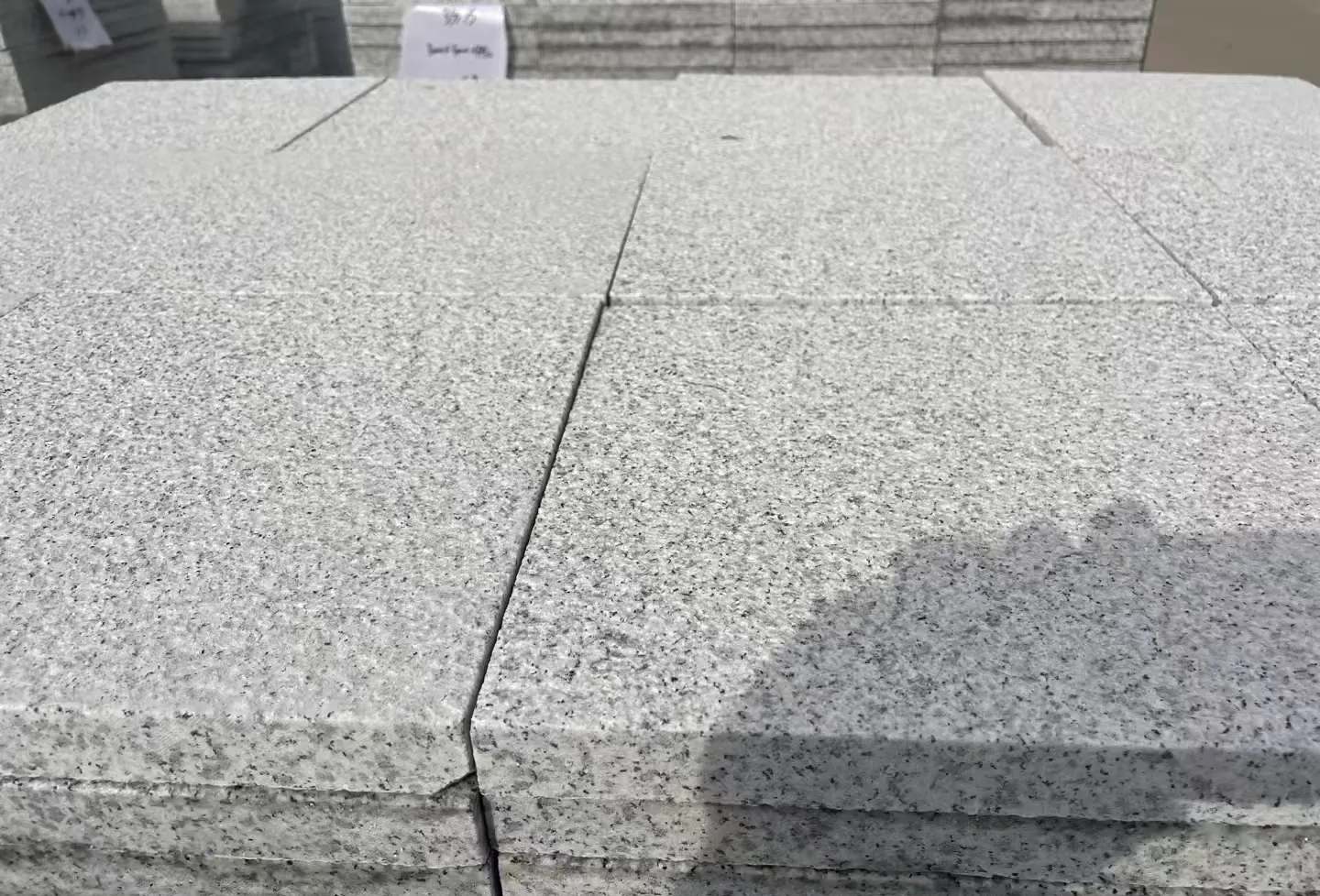 内蒙古 白麻花岗岩石材推荐 荔枝面地铺石