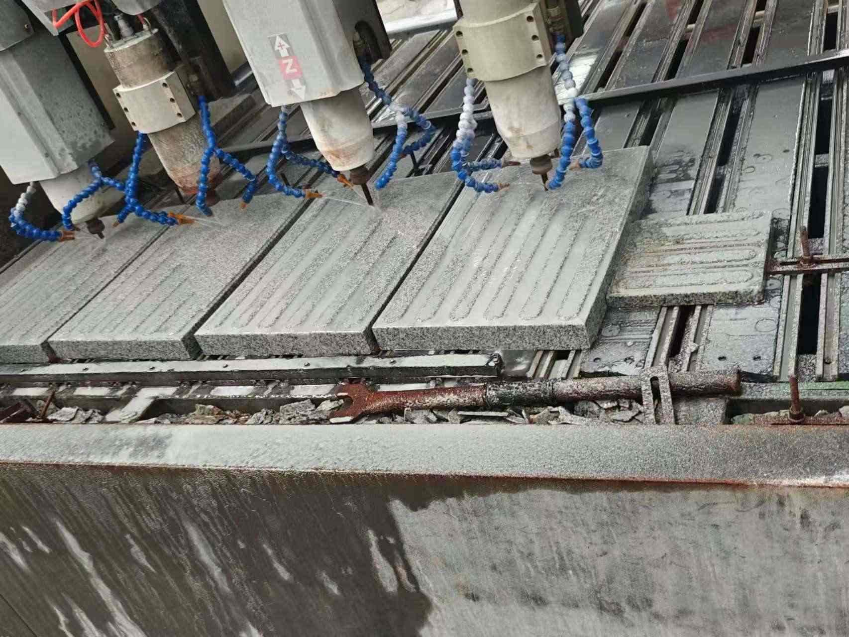 内蒙古 芝麻白花岗岩荔枝面盲道雕刻