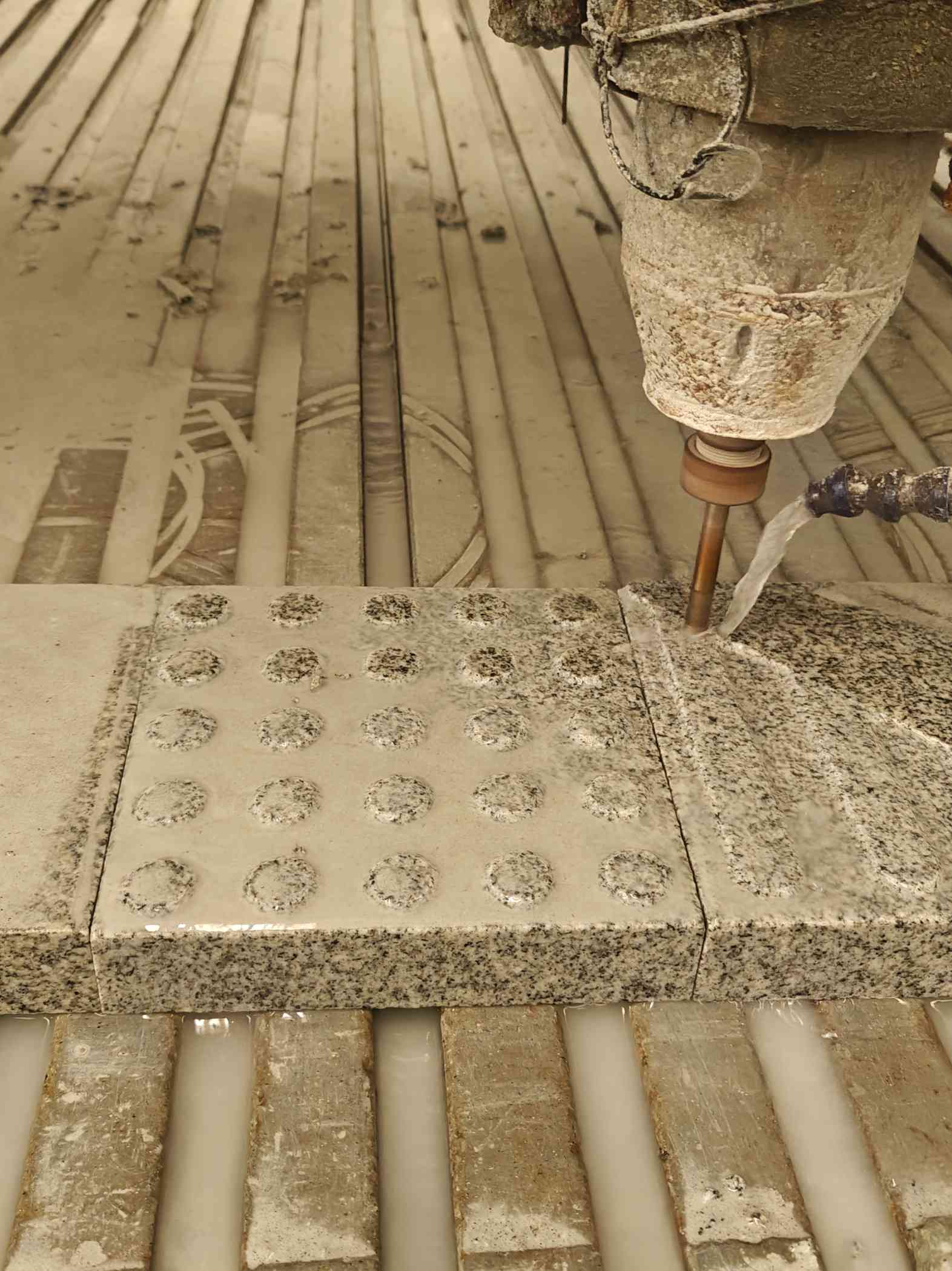 内蒙古 芝麻白花岗岩石材盲人石、盲道石、盲点石