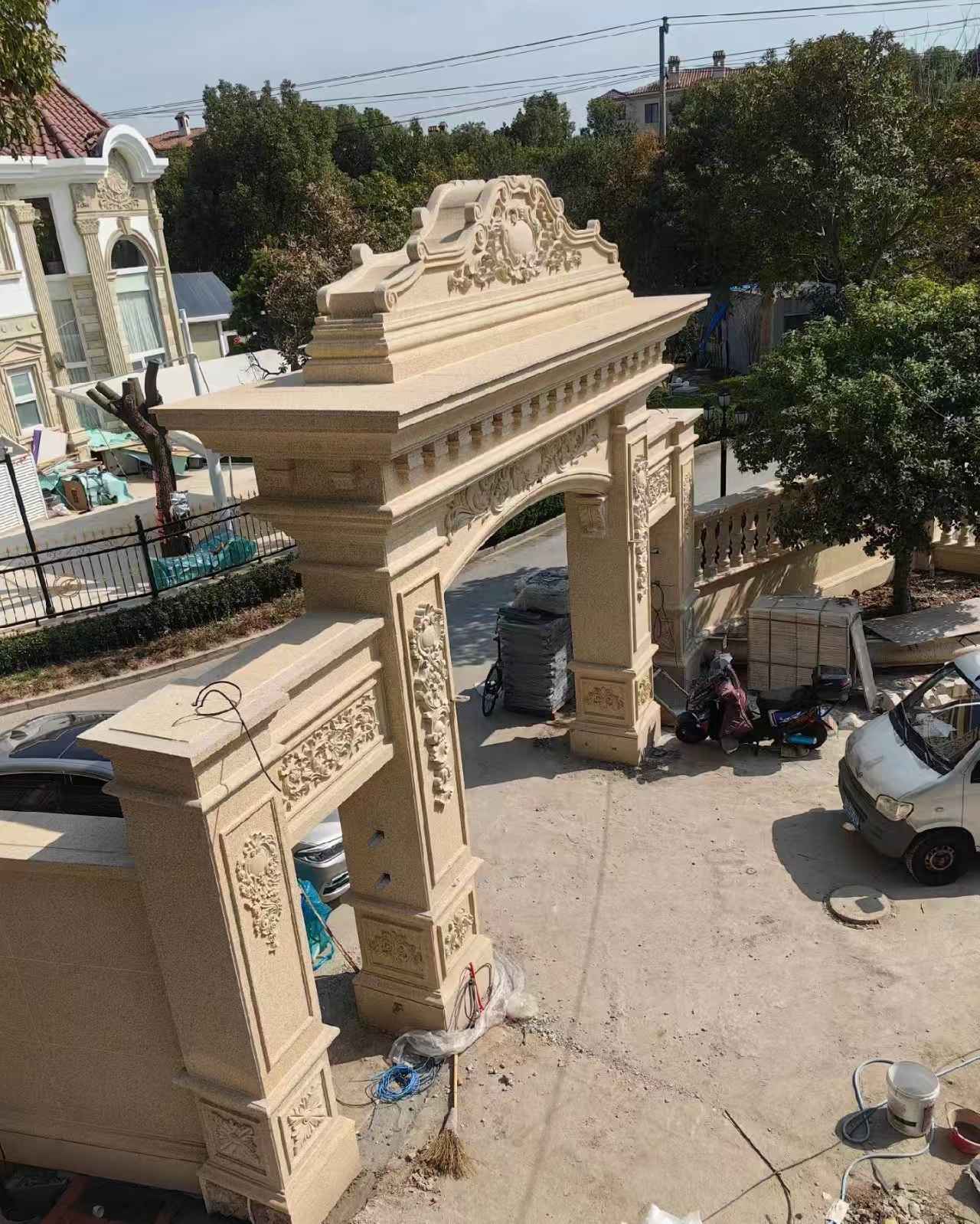 内蒙古 黄金麻荔枝面花岗岩别墅门楼