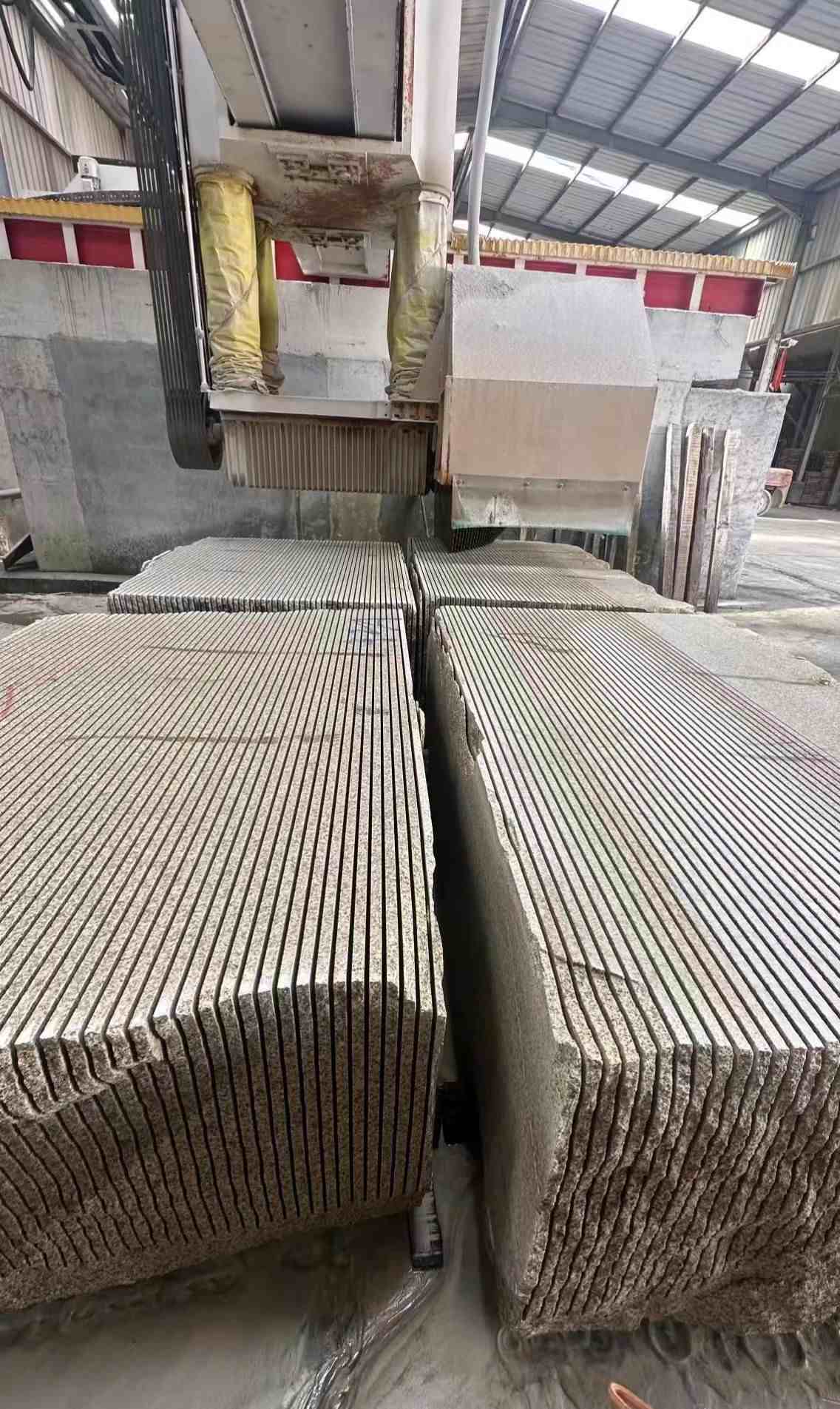 内蒙古 车间生产日常，黄金麻白麻花岗岩