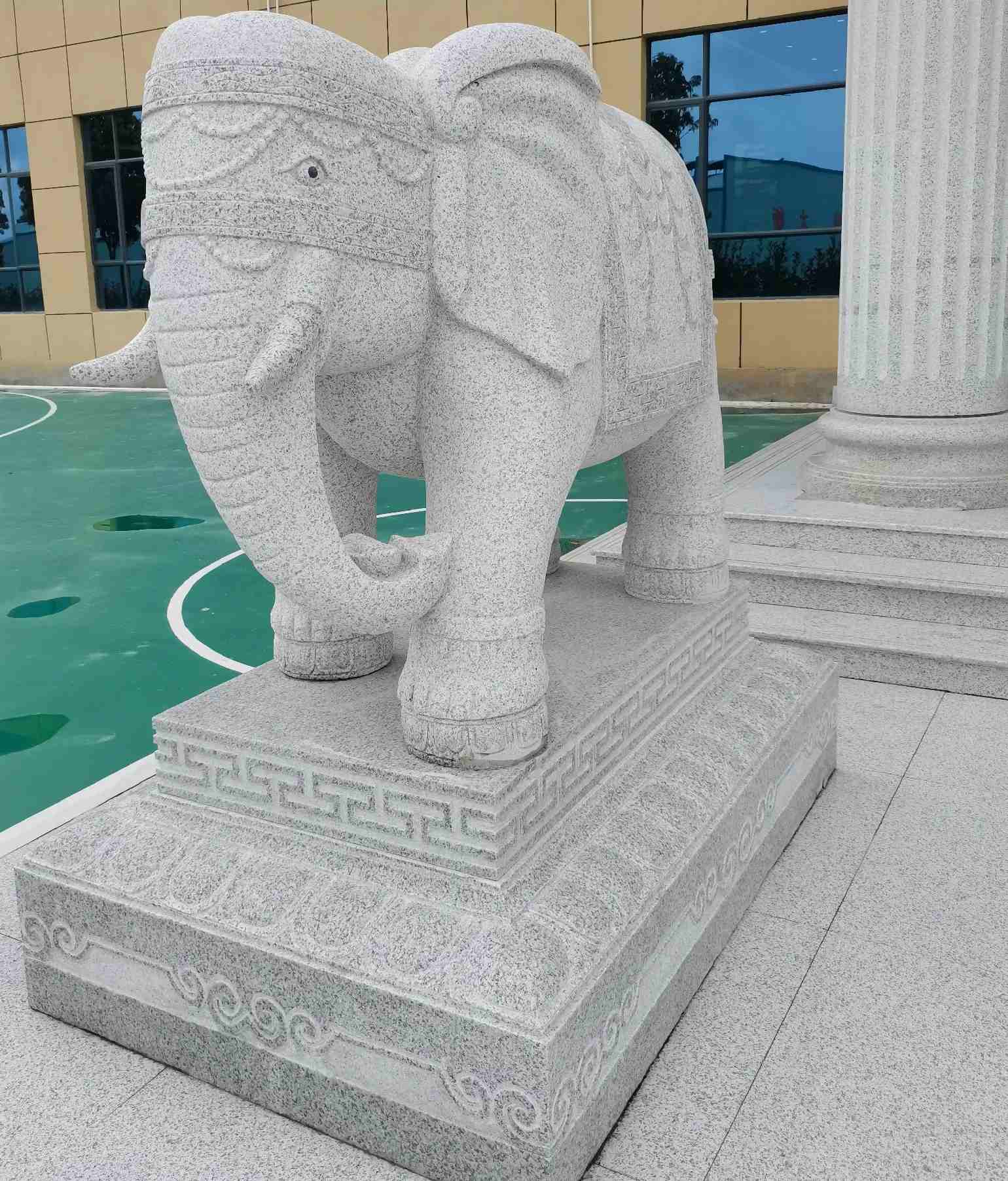 内蒙古 白麻花岗岩动物异形石雕-大象