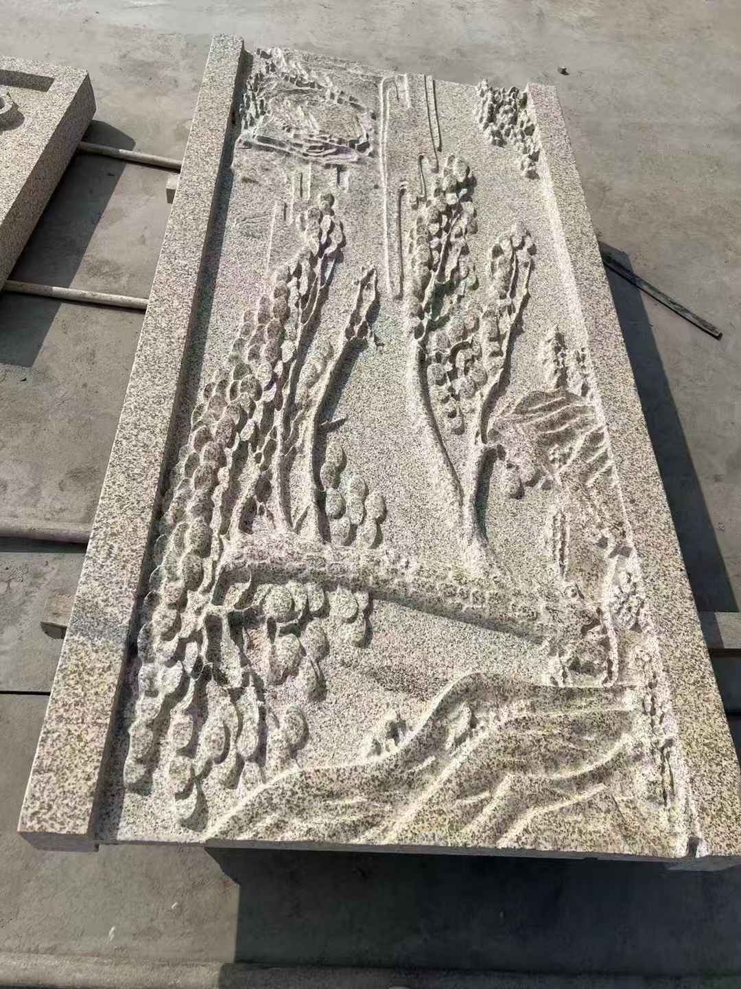 内蒙古 黄金麻雕刻板浮雕迎客松