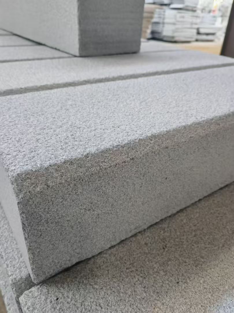 内蒙古 芝麻灰荔枝面路沿石